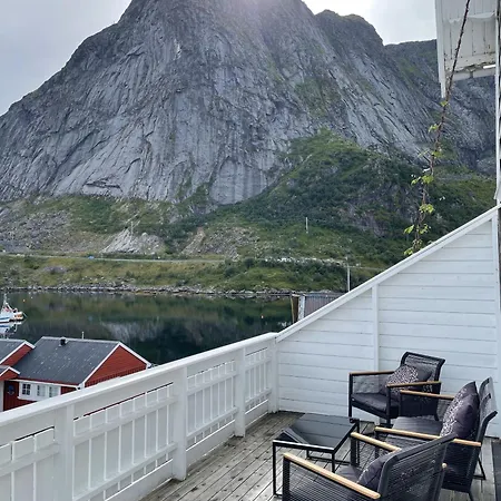 Drenghaugen - House With Fabulous Sea And Mountain View 度假居 雷讷