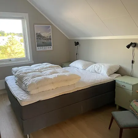 Drenghaugen - House With Fabulous Sea And Mountain View 펜션 레이네
