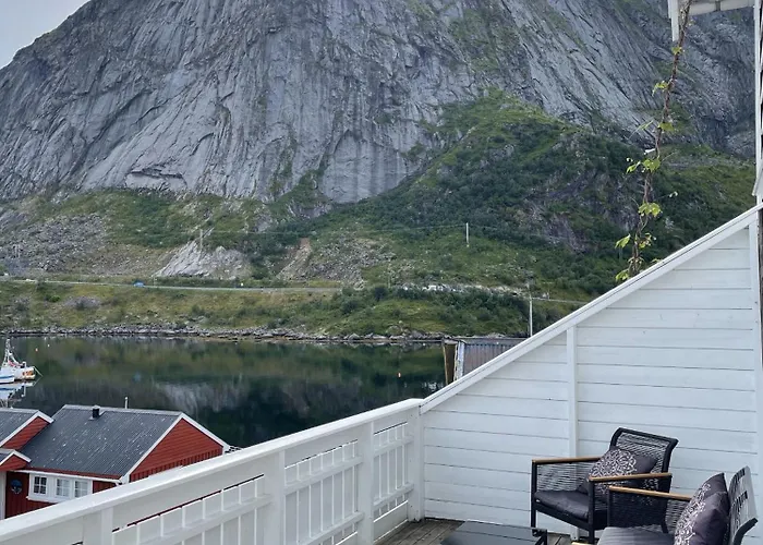 Drenghaugen - House With Fabulous Sea And Mountain View Feriehus Reine