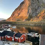 Dom wakacyjny Drenghaugen - House With Fabulous Sea And Mountain View *